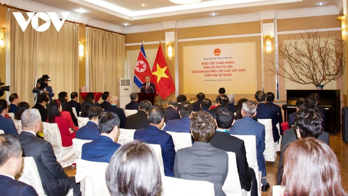 Party General Secretary To Lam visits Vietnamese Embassy in DPRK